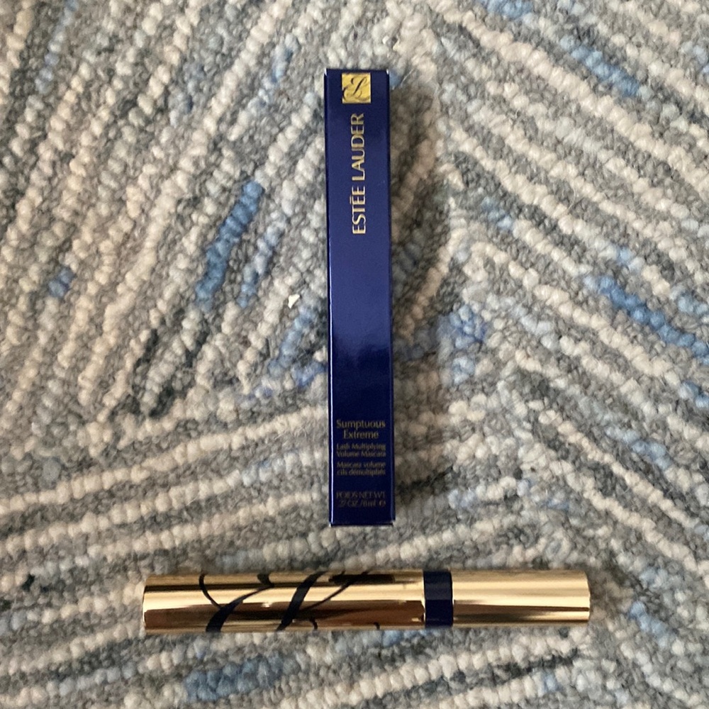 NIB Estee Lauder Sumptuous Lash Mascara in Extreme Black